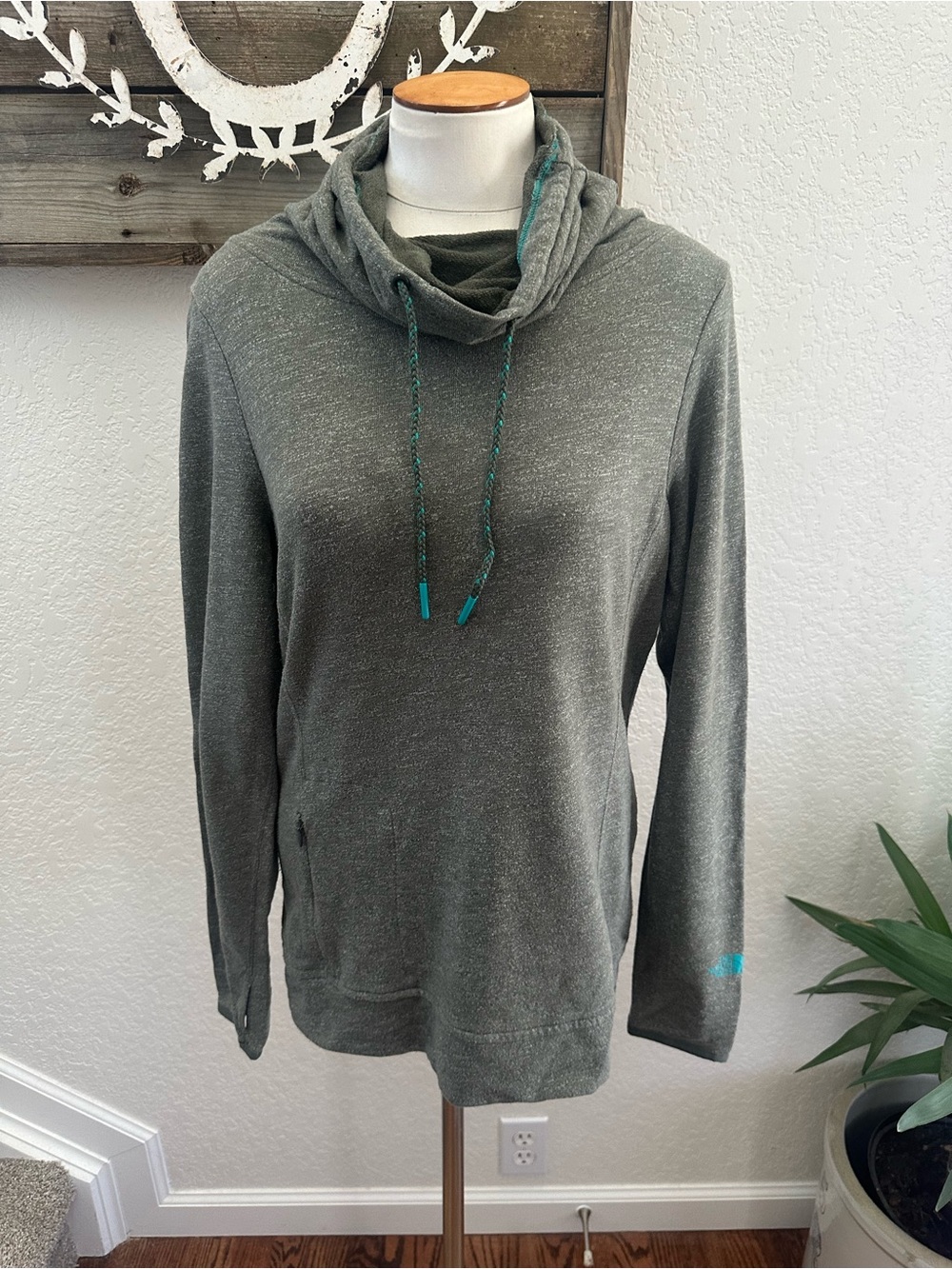 The North Face Turtleneck Pullover Green Gray Womens Size‎ Medium